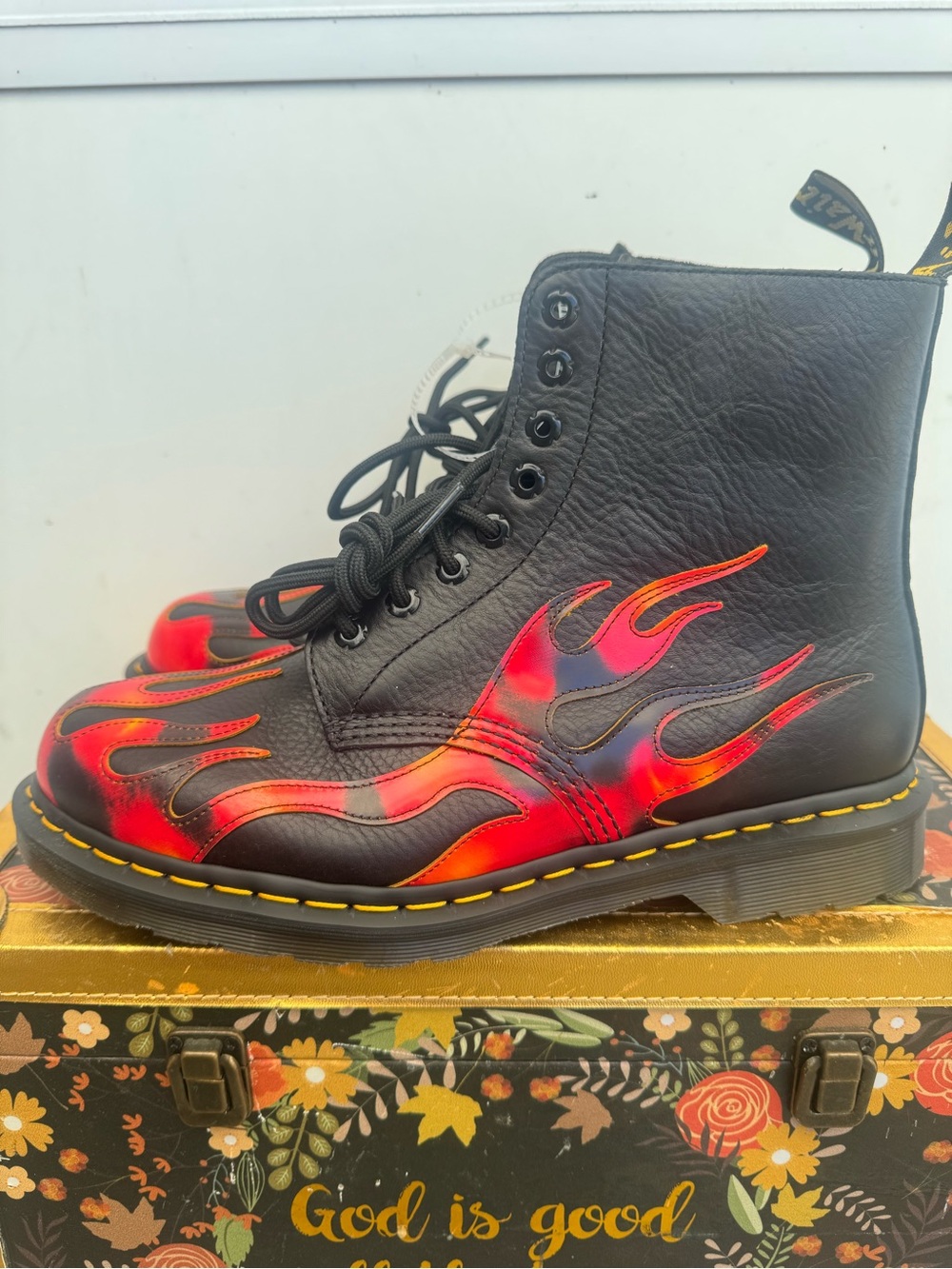 DR. MARTENS 1460 Pascal Flame